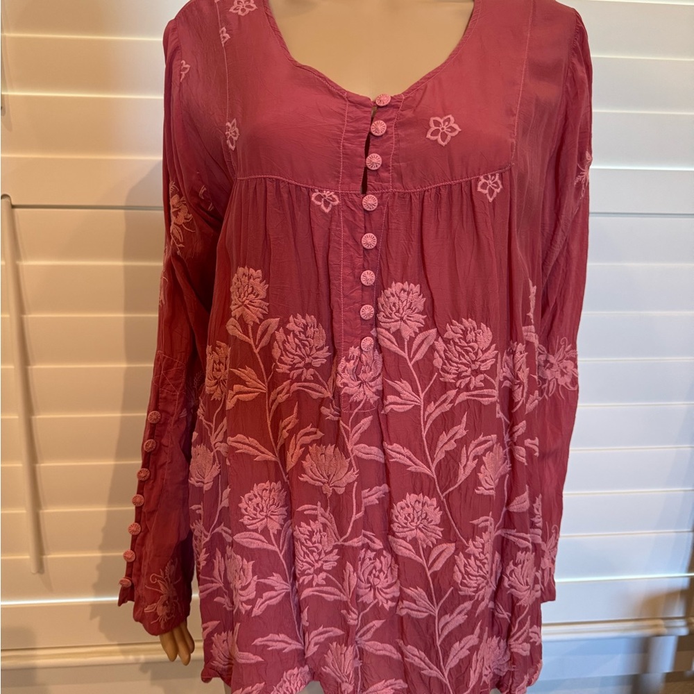 Like new Johnny Was Deep Pink Floral Embroidered Blouse covered buttons Large